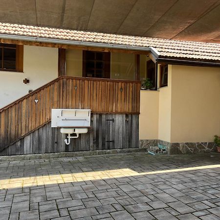 Villa Domacija Brdar à Adlesici Extérieur photo